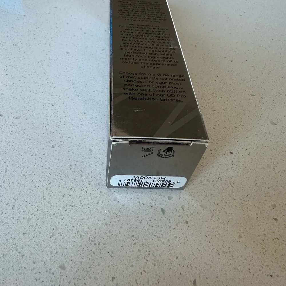 Urban Decay Shade 3.5 Foundation in Silver Box - Picture 3 of 3